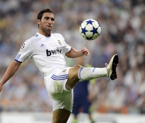 开云体育中国-上海队掀翻掘金，范弗利特在英超争冠接管比赛，体育全球化下的文化奇观